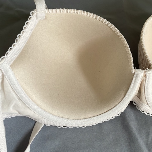 Victoria’s Secret Dream Angels Lined Demi. 38C cream cup with ivory lace. - Picture 6 of 12